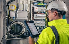 How Modern Electrician Business Software Transforms Field Operations?
